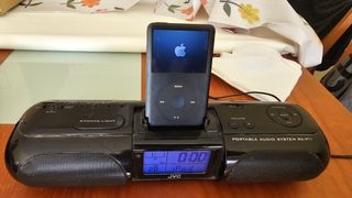 Altavoz JVC para IPhone + Reproductor IPhone 80GB