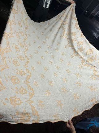 Colcha con flecos 240x207 cm