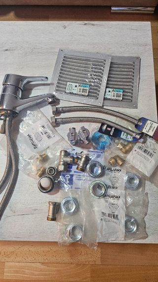 Lote Fontanería: Grifo, Flexos y Accesorios