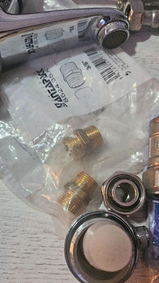 Lote Fontanería: Grifo, Flexos y Accesorios