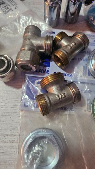 Lote Fontanería: Grifo, Flexos y Accesorios