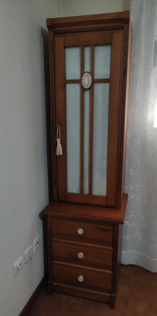 Mueble vitrina de madera