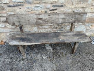 Banco de madera rústico antiguo