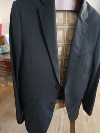 Traje de hombre negro usado una vez talla 42