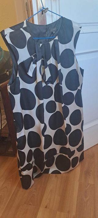 Vestido lunares blanco y negro