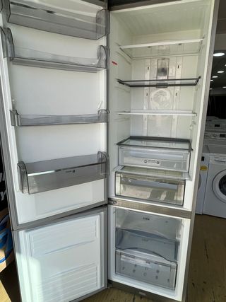 COMBI GRUNDIG 2MTS NOFROST INOX A+++. SEMINUEVO 