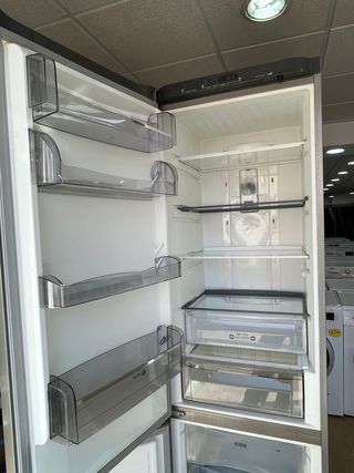 COMBI GRUNDIG 2MTS NOFROST INOX A+++. SEMINUEVO 