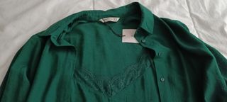 Blusa verde con encaje
