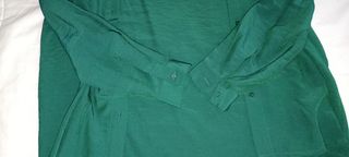 Blusa verde con encaje