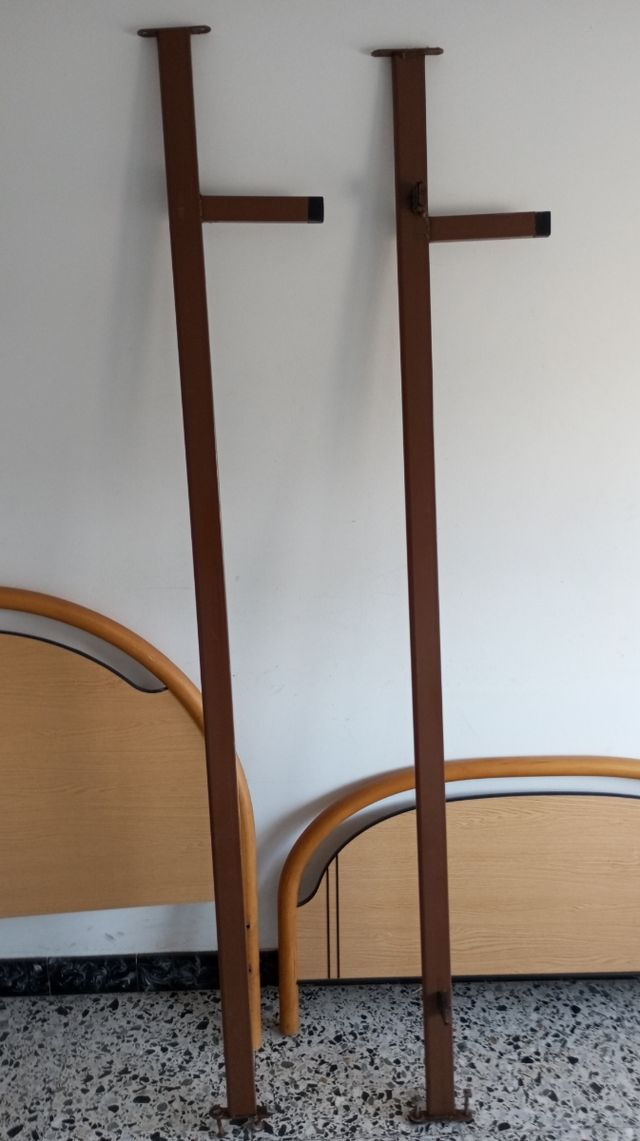 Estructura de cama metálica marrón