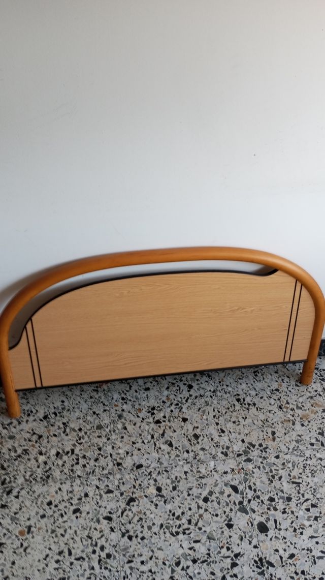 Estructura de cama metálica marrón