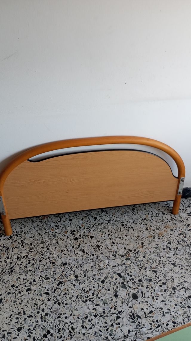 Estructura de cama metálica marrón