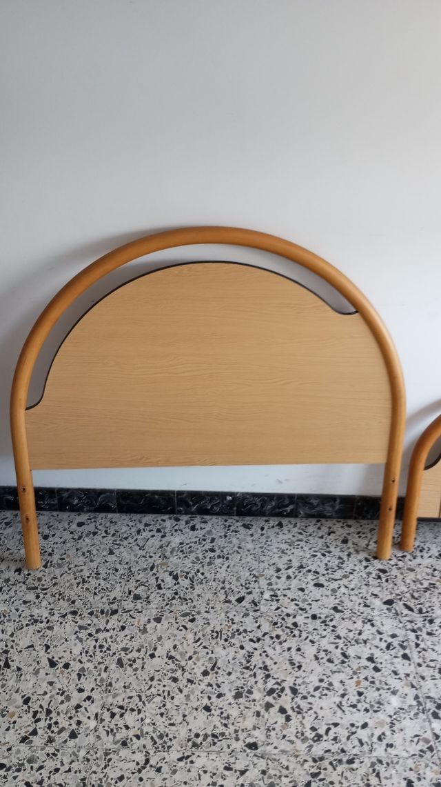 Estructura de cama metálica marrón