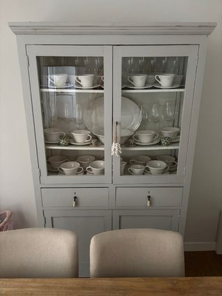 Alacena antigua gris