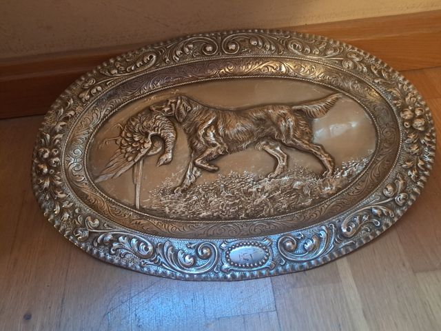 Bandeja ovalada metal plateado relieve perro