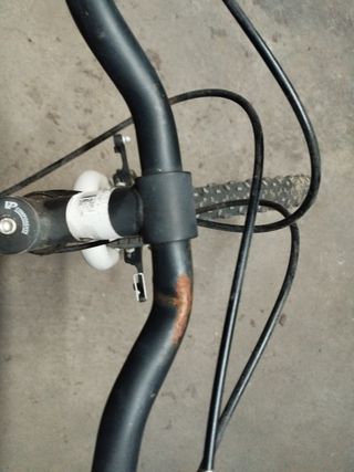 Bicicleta de montaña roja