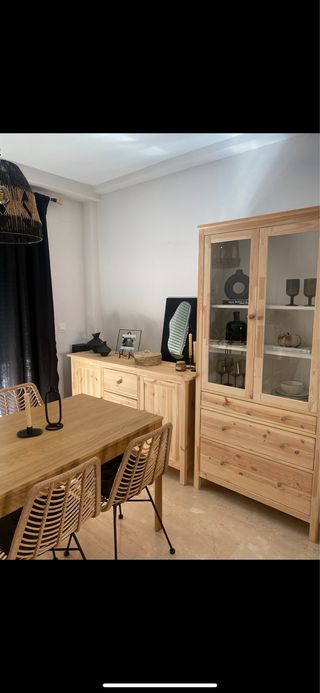 Mesa comedor extensible madera natural
muy nueva