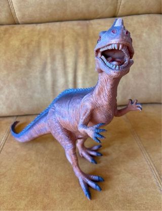 LOTE: JUEGUETE, LIBRO Y CARTAS DINOSAURIOS
