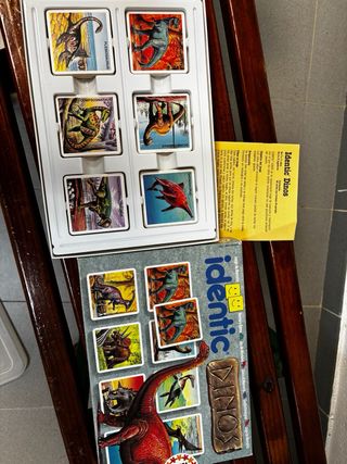 LOTE: JUEGUETE, LIBRO Y CARTAS DINOSAURIOS