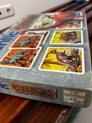 LOTE: JUEGUETE, LIBRO Y CARTAS DINOSAURIOS