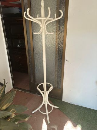 Perchero de pie blanco de madera imitación antiguo