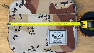 Custodia Herschel mimetica per Tablet/iPad