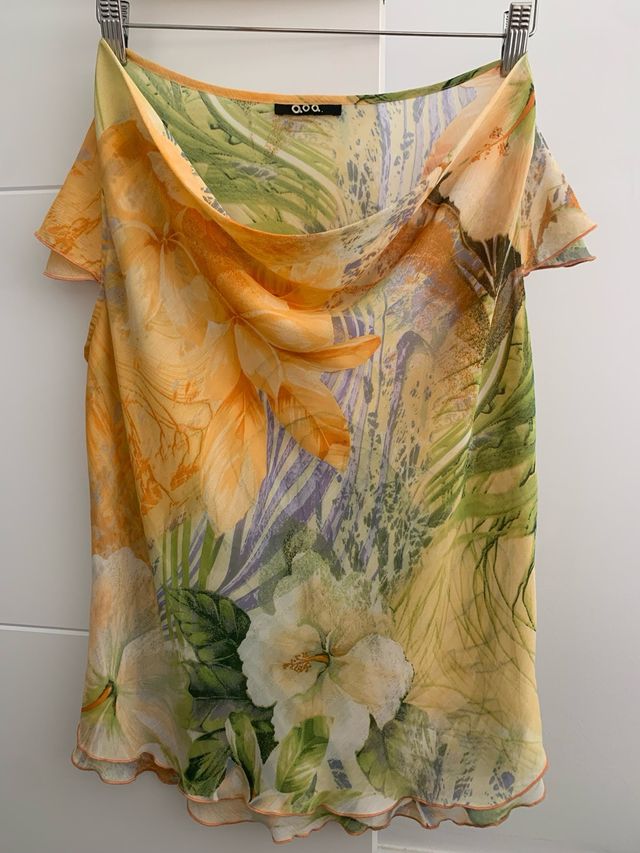 Blusa AOA manga corta cuello barco floral