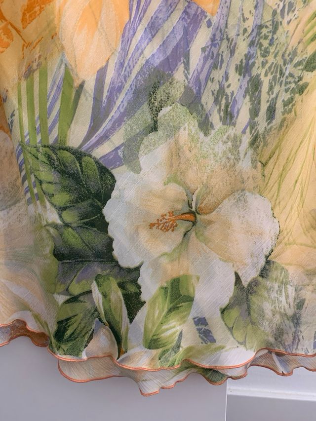 Blusa AOA manga corta cuello barco floral