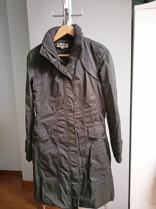 Chaqueta acolchada, algo impermeable