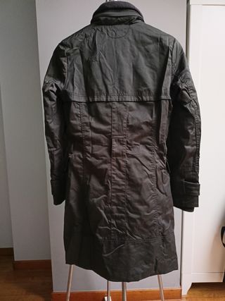 Chaqueta acolchada, algo impermeable