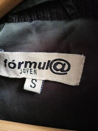 Chaqueta acolchada, algo impermeable