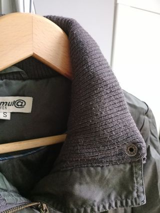 Chaqueta acolchada, algo impermeable