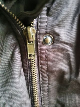 Chaqueta acolchada, algo impermeable