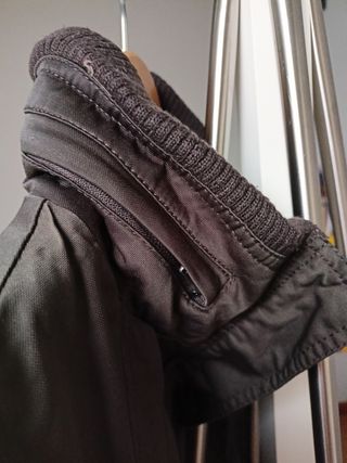 Chaqueta acolchada, algo impermeable
