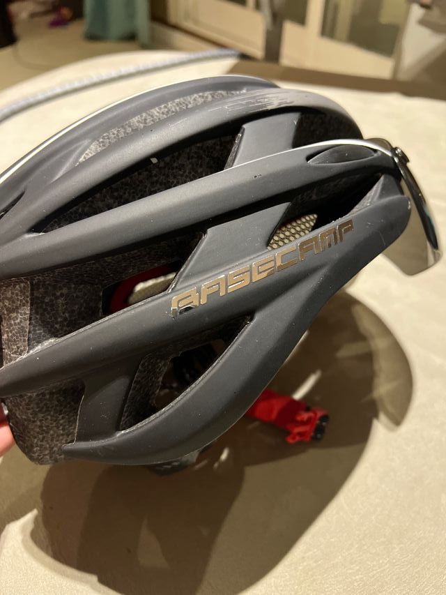 Casco Ciclismo Basecamp Adulto con Visera