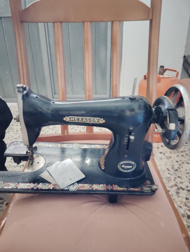 Máquina de coser antigua HEXAGON