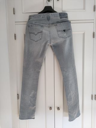 Pantalón Guess Azul Claro Desgastado
