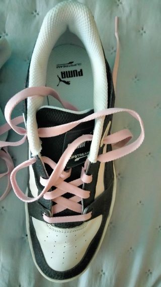 Zapatillas Puma Negras y Blancas con Cordones Rosa