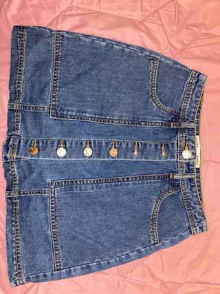 Falda vaquera con botones STRADIVARIUS