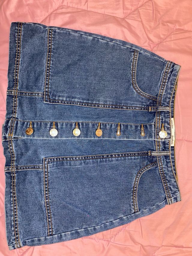 Falda vaquera con botones STRADIVARIUS