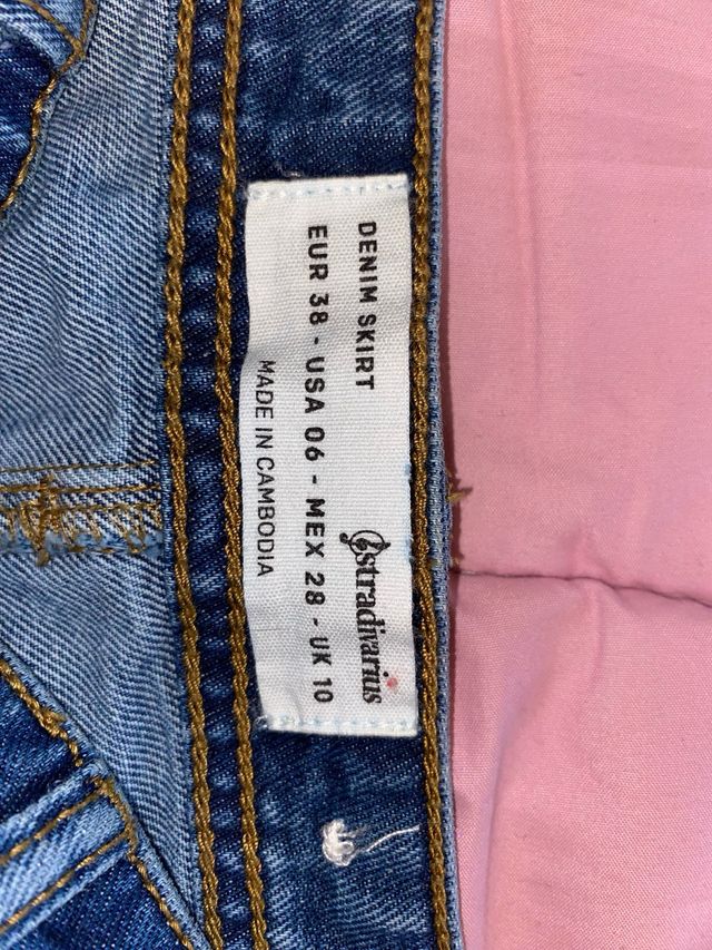 Falda vaquera con botones STRADIVARIUS