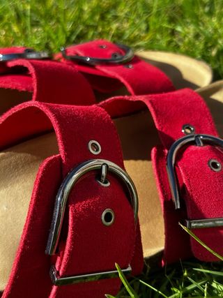 Sandalias de piel con hebillas