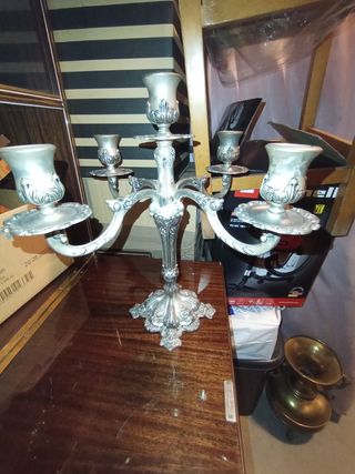 Candelabro Plateado Elegante