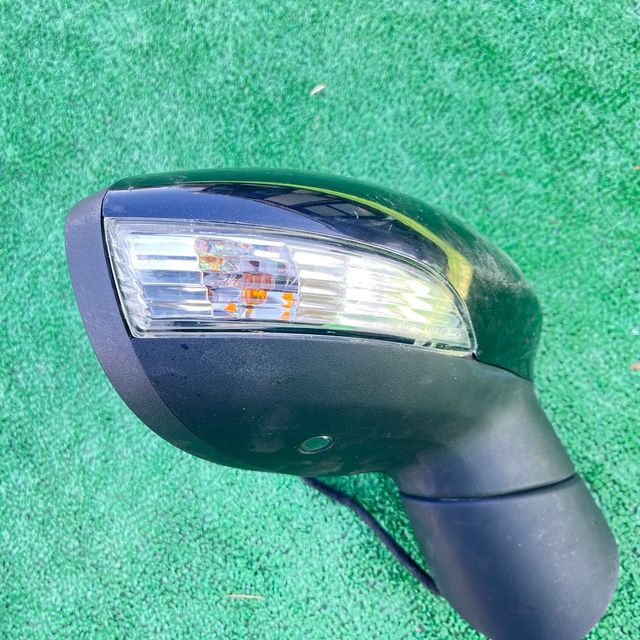 Retrovisor Derecho Ford Fiesta