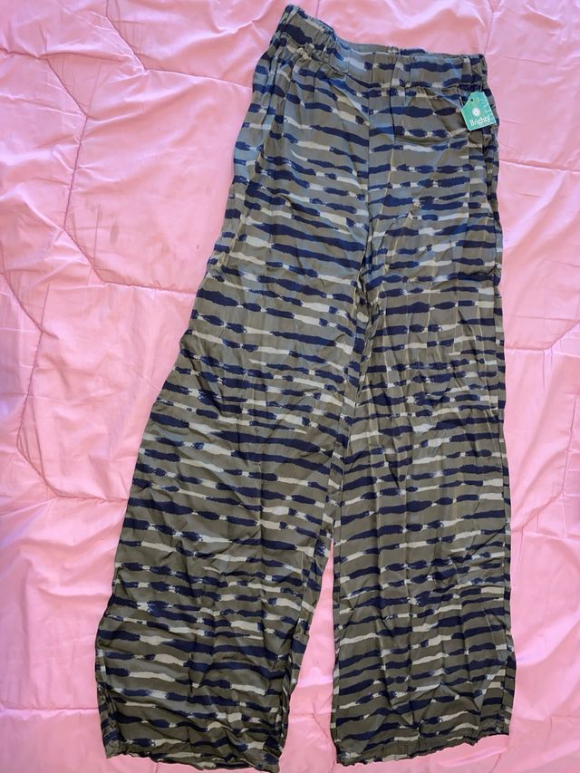 Pantalones holgados estampado camuflaje