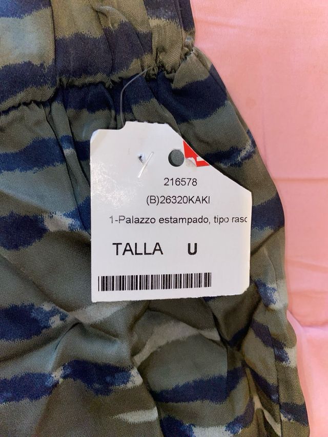 Pantalones holgados estampado camuflaje