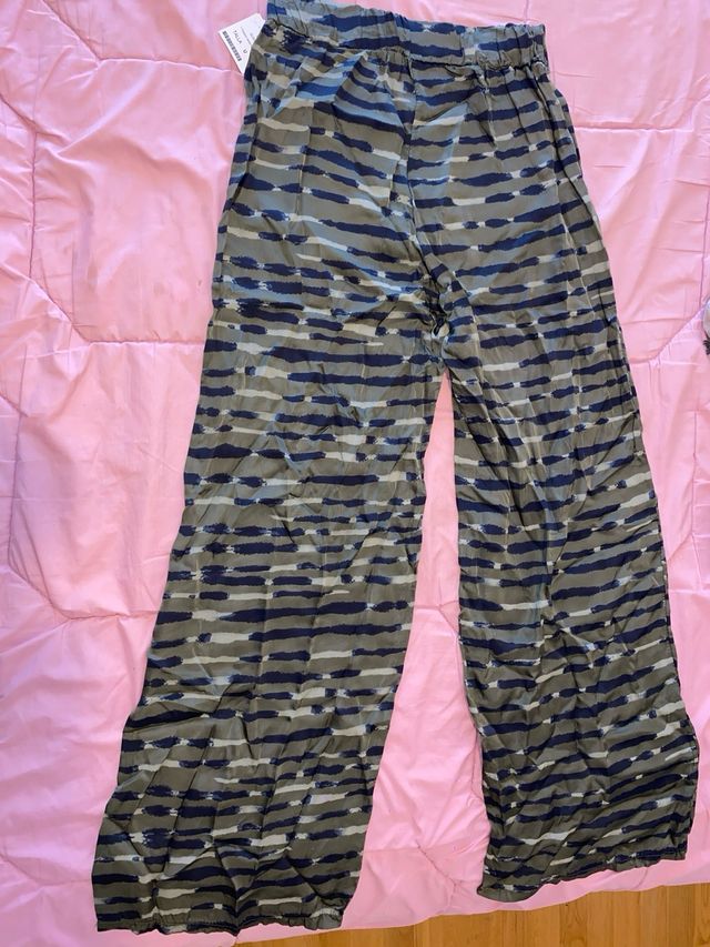 Pantalones holgados estampado camuflaje