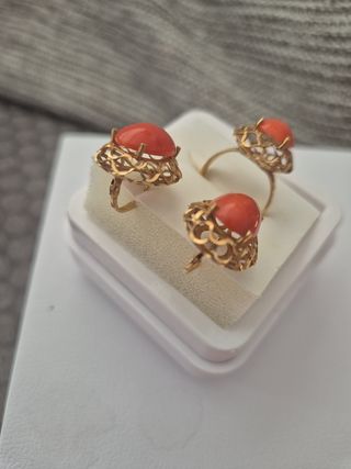 Sortija y pendientes Oro 18k y coral