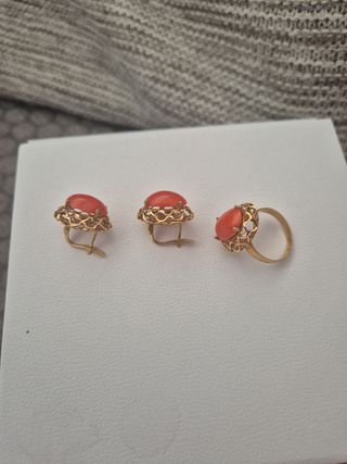Sortija y pendientes Oro 18k y coral
