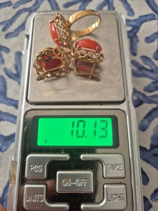 Sortija y pendientes Oro 18k y coral